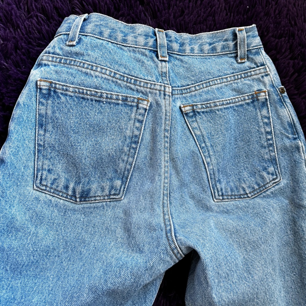 ARIZONA JEANS CLASSIC FIT LIGHTWASH JEANS SIZE 25